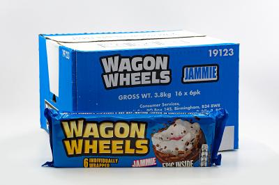 Печенье с суфле и джемом покрытое глазурью с ароматом шоколада Wagon Wheels 228.6 г